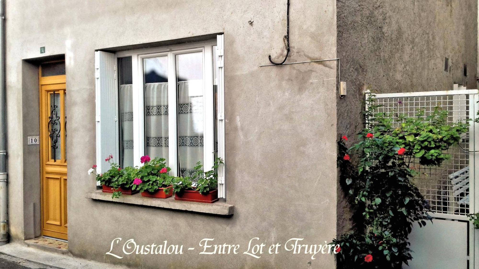L'Oustalou - Gite Entre Lot Et Truyere Entraygues-sur-Truyere Exterior photo